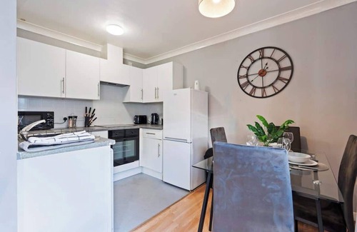 Saint Paul's Apartment | Lily's Escape 2 Bed Wilson St Bristol Apartment