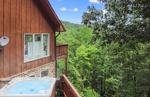 Helen Villa | Lily's Lookout Lodge - Helen, GA
