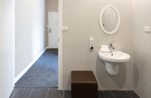 South Melbourne Hotel | Lily Sands Inn