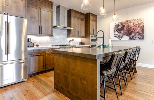 Hideout Condo | *Limited Time Offer* 90 Days ‘Til Christmas | Book Now to Save