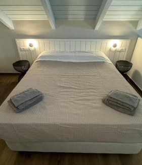 Vathy Apartment | Limone loft central square