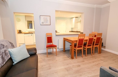 Lincoln House | LINCOLN HOUSE, pet friendly, character holiday cottage in Lincoln