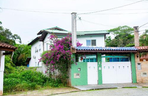 Guarutuba House | Linda casa com lazer a 500m da praia Guaratuba SP