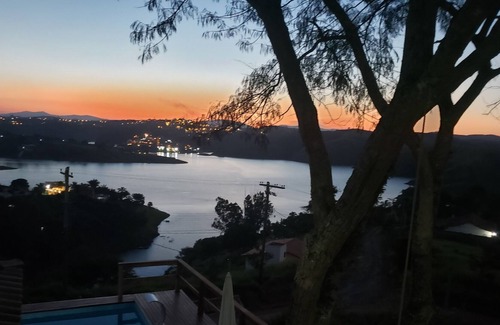 Igarata Cottage | Linda Casa em Igarata com Vista Represa Espetacular