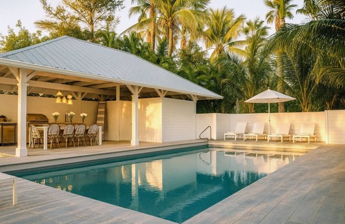 Holmes Beach House | Linefish Coastal Calm/Holmes Beach Pool Ocean Views