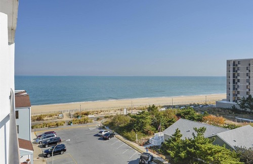 Rehoboth Beach Condo | LINENS & DAILY ACTIVITIES INCLUDED*!. OCEAN & LAKE VIEWS - OCEANFRONT/BOARDWALK BUILDING W/ROOFTOP POOL