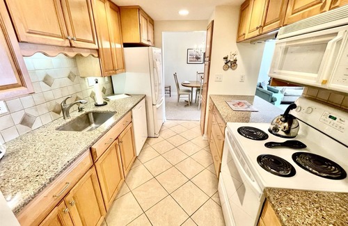 Rehoboth Beach Condo | LINENS & DAILY ACTIVITIES INCLUDED! OCEANFRONT/BOARDWALK BUILDING W/ROOFTOP POOL Furnished for comfort after a day in the sun. Relax in this 1100 sq ft unit with great southern exposure and lovely ocean views