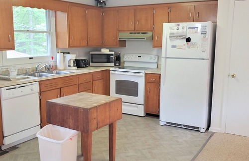 The Pines House | LINENS INCLUDED! ENOUGH ROOM FOR THE WHOLE FAMILY! RENT TODAY!