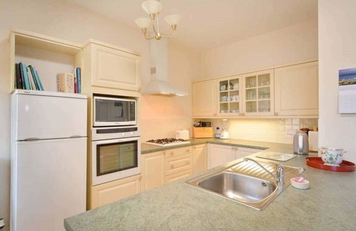 St. Andrews Cottage | Links View, Golf Place - a townhouse that sleeps 8 guests in 4 bedrooms