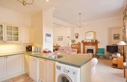 St. Andrews Cottage | Links View, Golf Place - a townhouse that sleeps 8 guests in 4 bedrooms