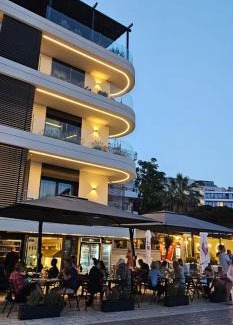 Qender Hotel | Lion Gate Hotel