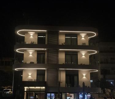 Qender Hotel | Lion Gate Hotel