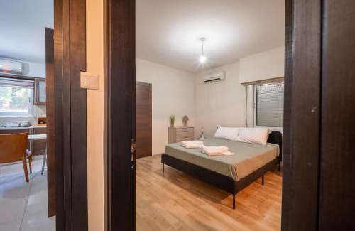Neapolis Apartment | LIORA 2 Bedroom Apartment in Central Limassol with Balcony 5Gbps Fiber WiFi Private Parking and Air Conditioning Just 250m from the Beach
