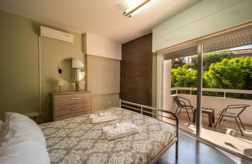 Neapolis Apartment | LIORA 2 Bedroom Apartment in Central Limassol with Balcony 5Gbps Fiber WiFi Private Parking and Air Conditioning Just 250m from the Beach