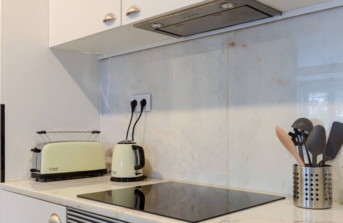 Lisbon Old Town Apartment | LIS003 · Charming Studio +Netflix +Washing machine