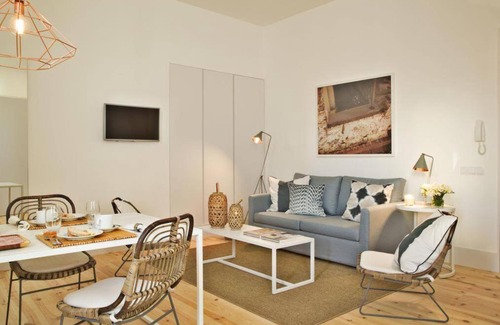 Misericordia Apartment | Lisbon Combro 77 Charming One bedroom Apartment by Get Your Stay