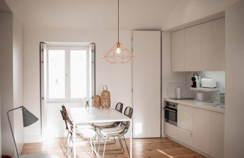 Misericordia Apartment | Lisbon Combro 77 Charming One bedroom Apartment by Get Your Stay