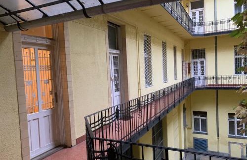 Terezvaros Apartment | Liszt Ferenc LONG-TERM BUDGET Apartments