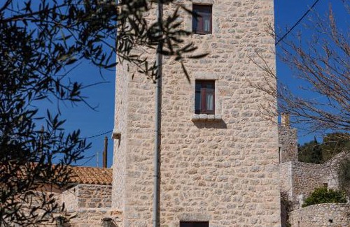 Omales Hotel | Lithos Stone Suites