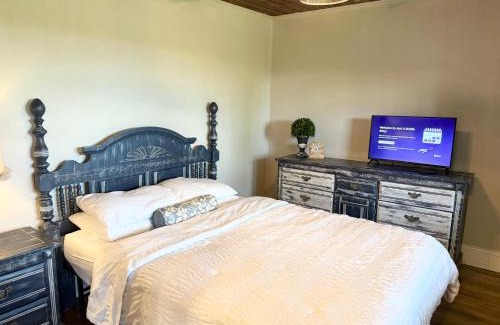 Hickory House | Little Bit-A-Cozy, 2BR Retreat