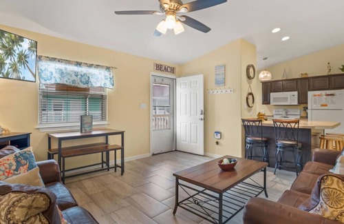 Port Aransas Apartment | Little Cayman Close to Port Aransas Beach