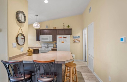 Port Aransas Apartment | Little Cayman Close to Port Aransas Beach