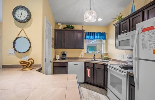 Port Aransas Apartment | Little Cayman Close to Port Aransas Beach