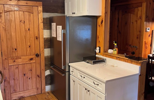 Fleetwood Cabin | Little Creek Cabin, 2 bedrooms, 1.5 Baths (Sleeps 4)