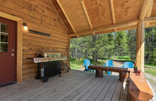 Island Park House | Little Fox by KABINO Fire Pit Large Yard Loft with Low Ceiling Grill WiFi