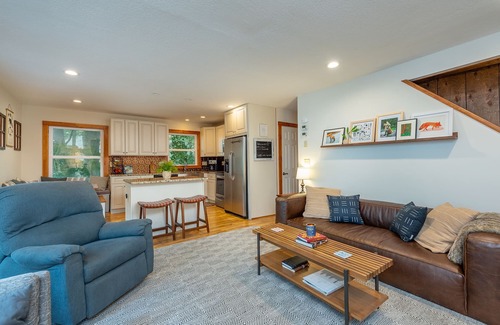 Wolf Laurel Cabin | Little Fox Cabin - Wolf Laurel, Hot tub, 4 bdm, 2 bath, cozy mountain escape!