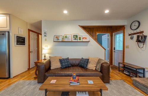 Wolf Laurel Cabin | Little Fox Cabin - Wolf Laurel, Hot tub, 4 bdm, 2 bath, cozy mountain escape!