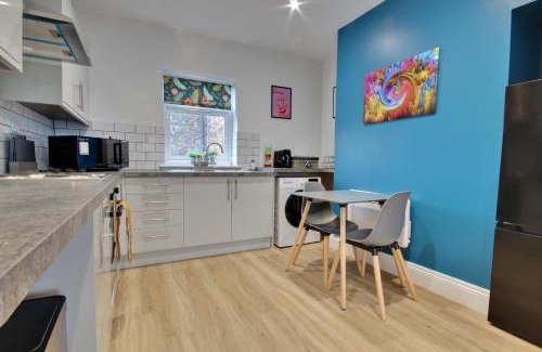 Hornsea Apartment | Little Gem - New - Central - Walkable to Bars
