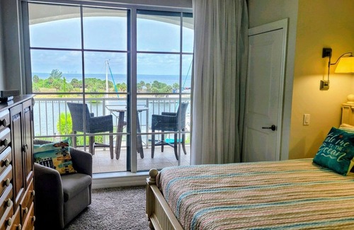 Ruskin Apartment | Little Harbor / The Lookout Sleeps 5 - Panoramic Waterfront Sunset Views