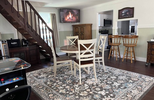 Weeki Wachee Gardens House | Little House on the River - on main river not canal,includes kayaks,paddle-board