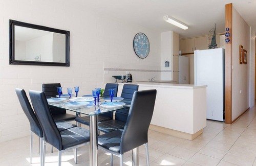 Nelson Bay Apartment | Little Hut, 1/20 Kurrawa Close - Spectacular Water Views, NBN & Air Conditioned