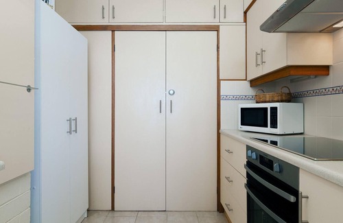 Nelson Bay Apartment | Little Hut, 1/20 Kurrawa Close - Spectacular Water Views, NBN & Air Conditioned