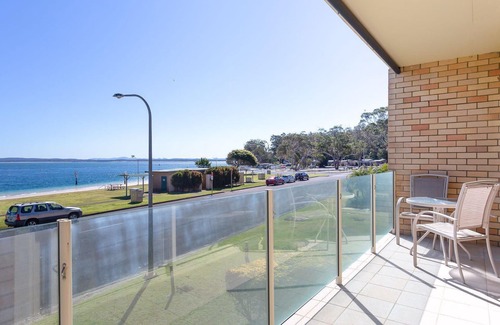 Nelson Bay Apartment | Little Hut, 1/20 Kurrawa Close - Spectacular Water Views, NBN & Air Conditioned