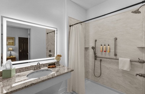 Washington Hotel | Little Inn on Main 214 West Main Street