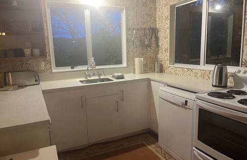 Kaiteriteri House | Little Kaiteriteri Rose's bach -3min walk to beach