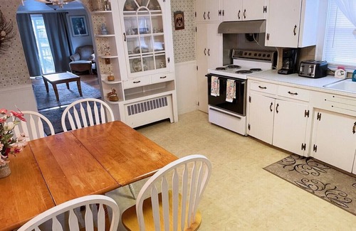 Old Orchard Beach Apartment | Little Miss Cottages - 173 House