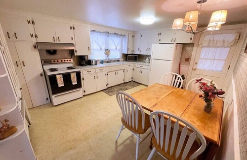 Old Orchard Beach Apartment | Little Miss Cottages - 173 House