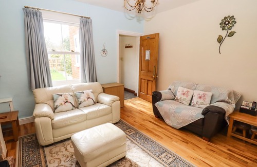 Upton St. Leonards Cottage | LITTLE NOO, family friendly, with a garden in Upton St Leonards