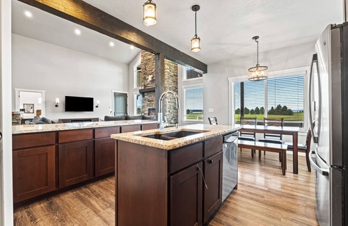 Tamarack House | Little Pine Lodge - Hot tub, Views, Pool table & Family fun!