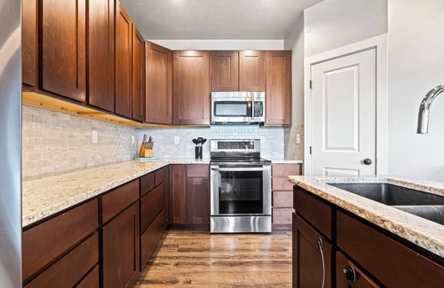 Tamarack House | Little Pine Lodge - Hot tub, Views, Pool table & Family fun!