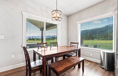 Tamarack House | Little Pine Lodge - Hot tub, Views, Pool table & Family fun!