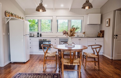 Trentham Cabin | Little Pine TrenthamnTranquil Trentham country retreat n