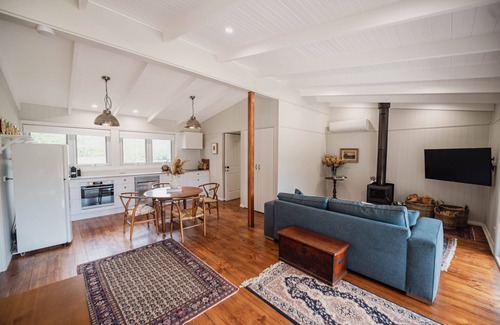 Trentham Cabin | Little Pine TrenthamnTranquil Trentham country retreat n