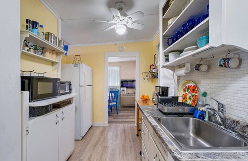United Central Cottage | Little Pineapple Cottage