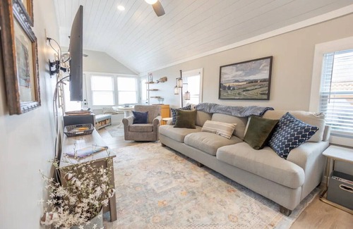 Honor Cottage | Little Platte Lake Cottage - Lakefront w/Kayaks! Near Sleeping Bear Dunes