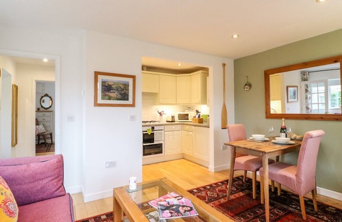 Upwey Cottage | LITTLE RETREAT, romantic, with a garden in Upwey